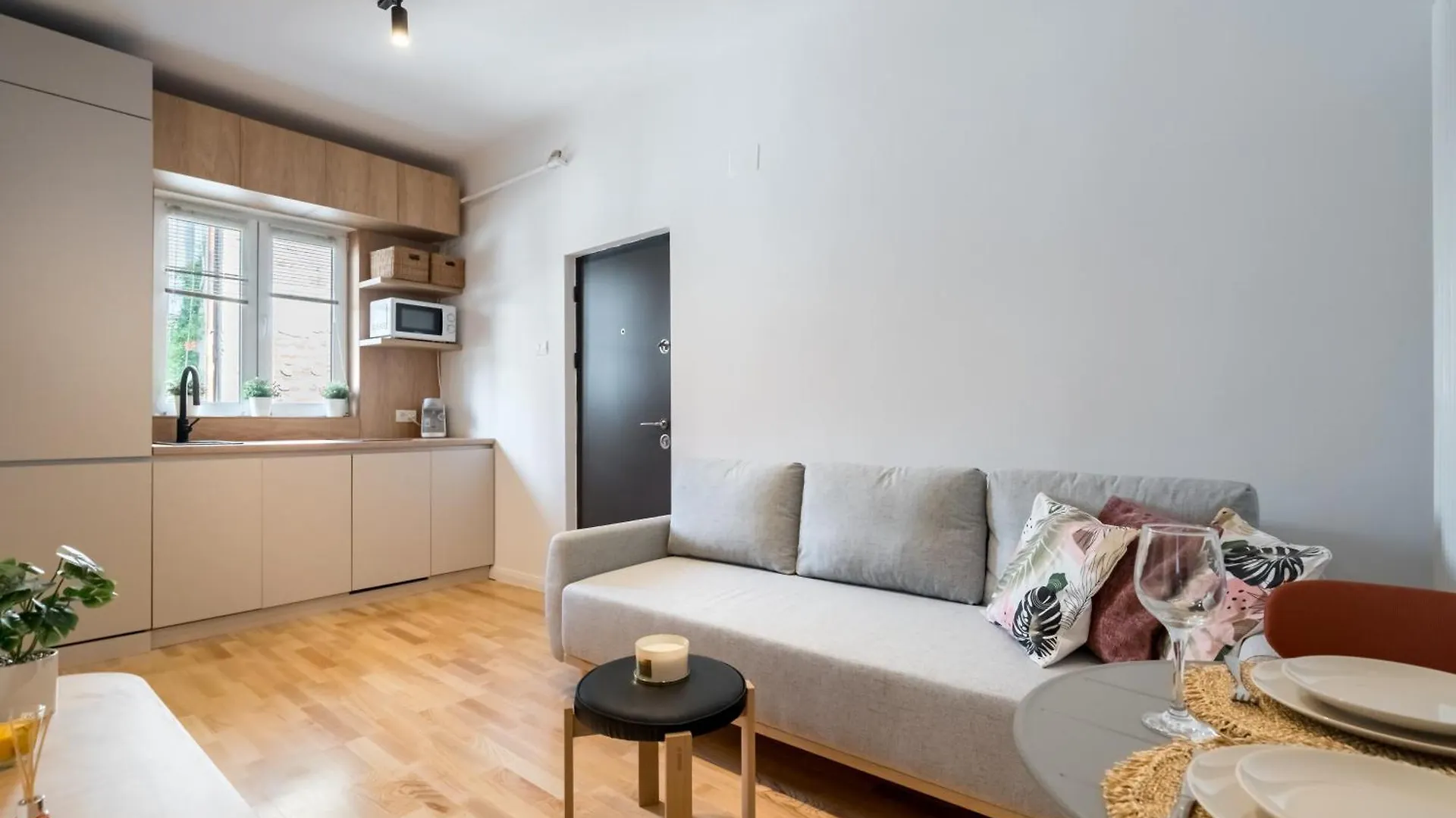 Echo Studio Bucharest 0*,  Romania
