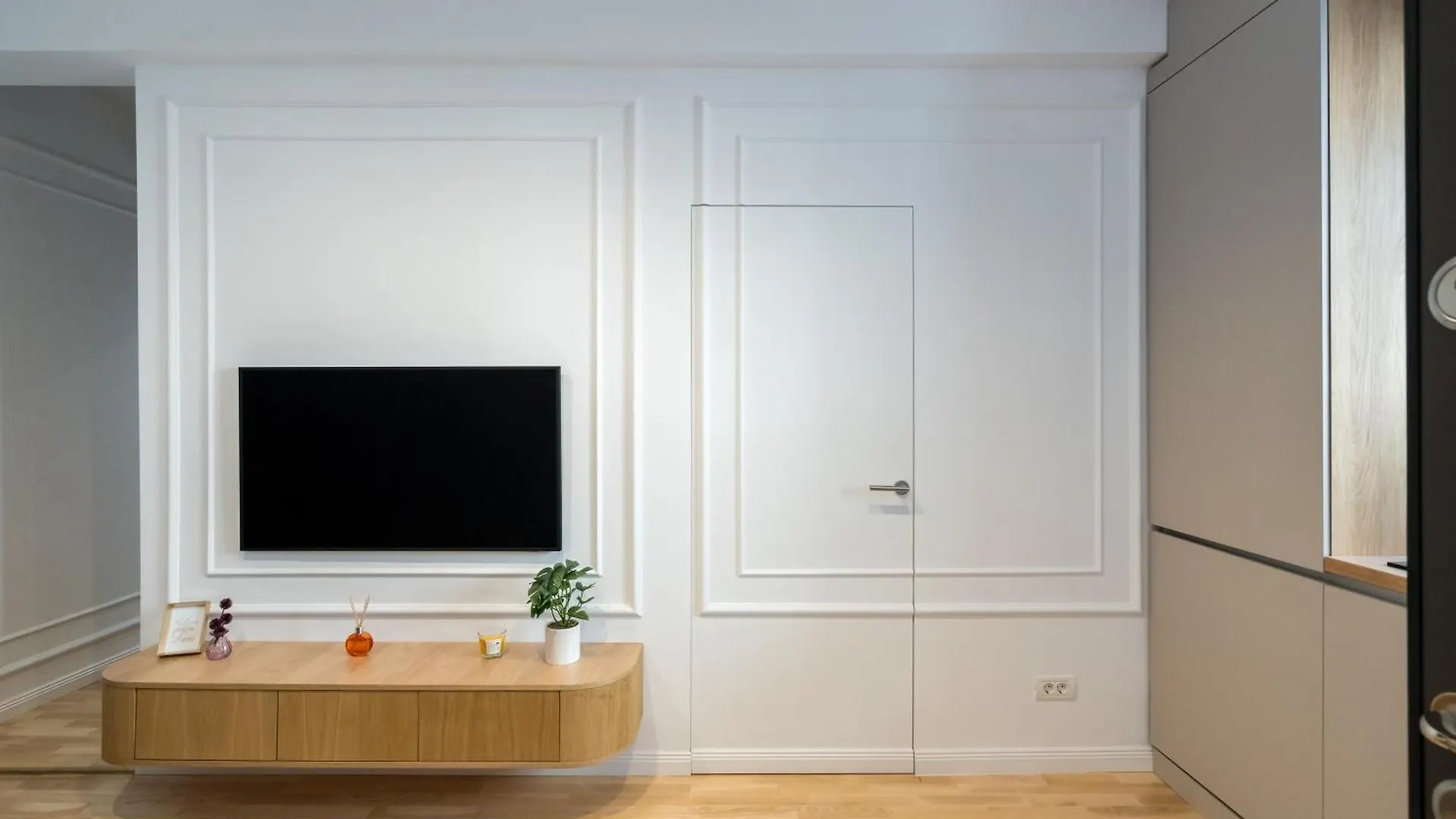 Echo Studio Bucharest Apartment